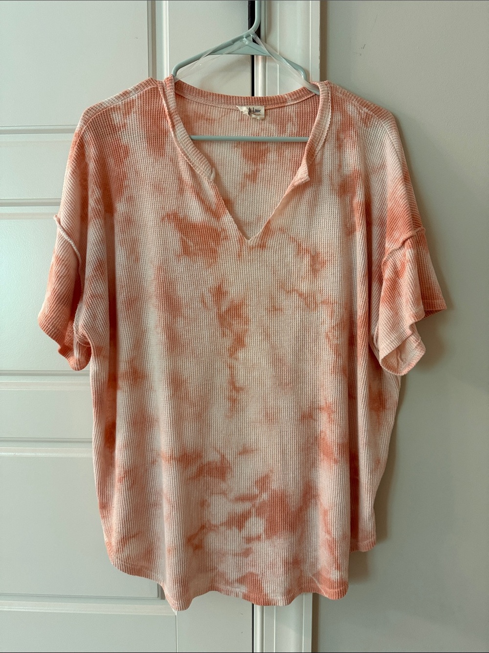 Peach Love California Peach Tie-Dye V-Neck Short Sleeve Top